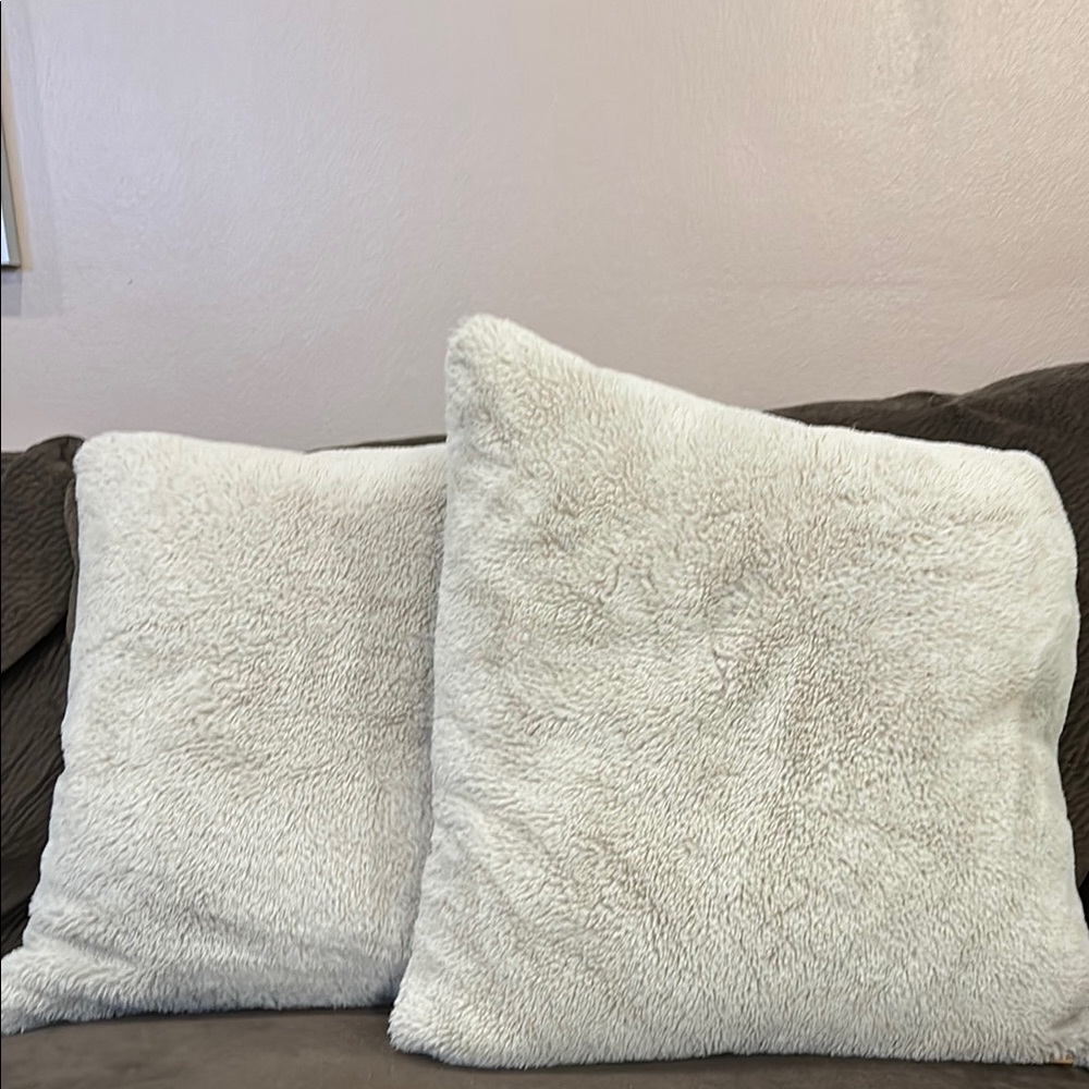 Ugg brand pillows 2 set
